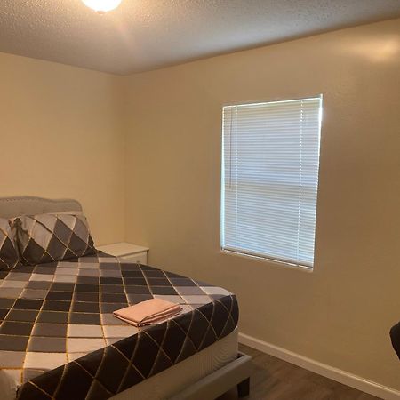 Private Queen Bedroom C Shared Common Spaces Fort Pierce Exteriör bild