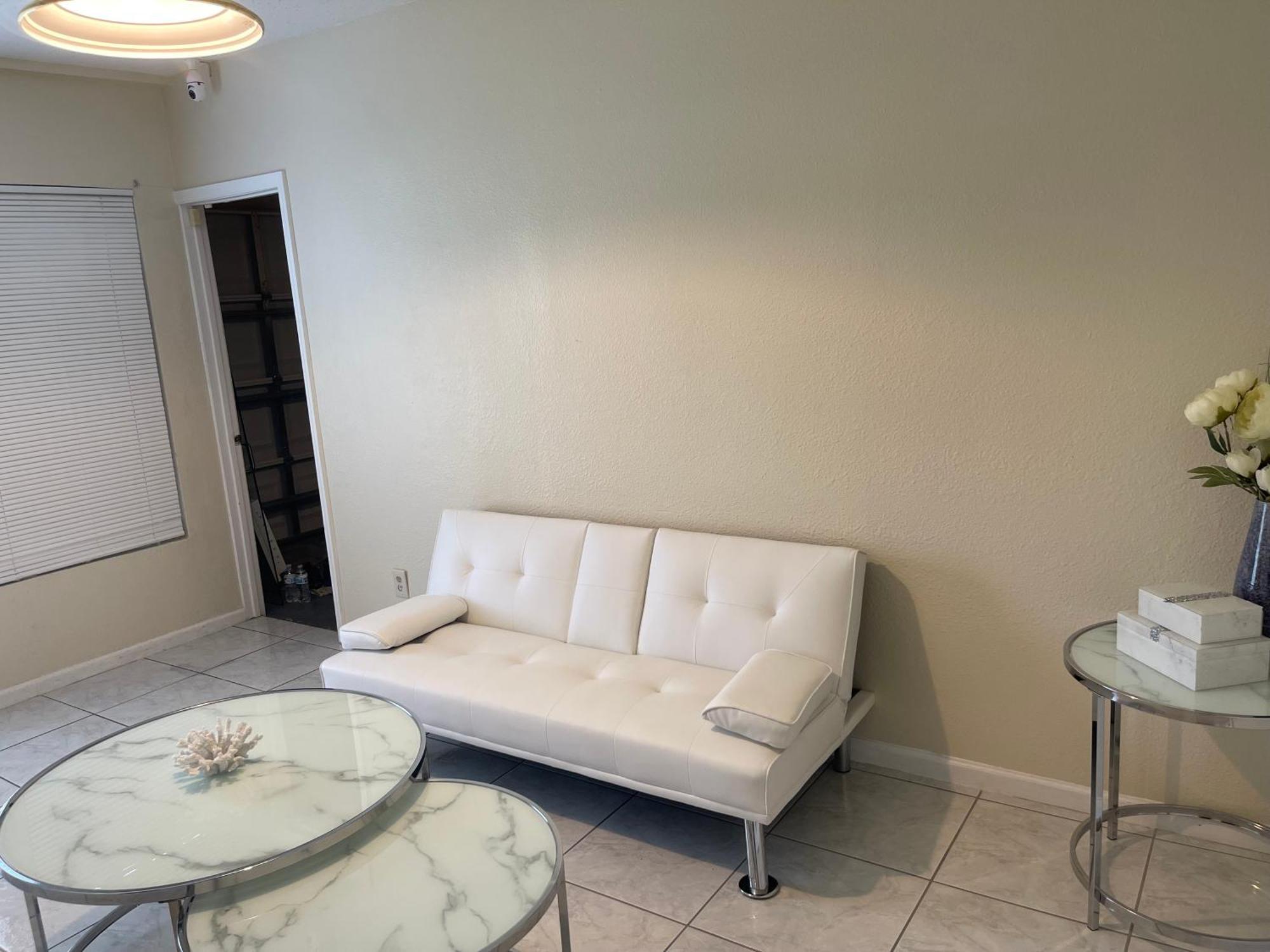 Private Queen Bedroom C Shared Common Spaces Fort Pierce Exteriör bild